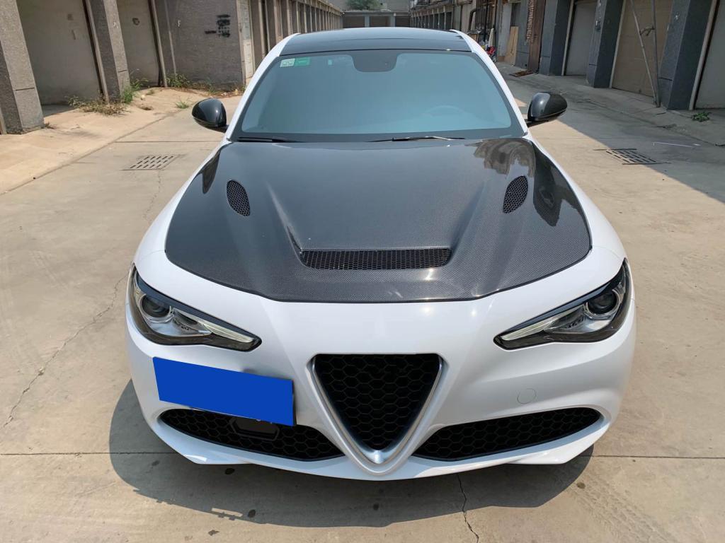 Carbon Fiber Car Bonnet for Alfa Romeo Giulia