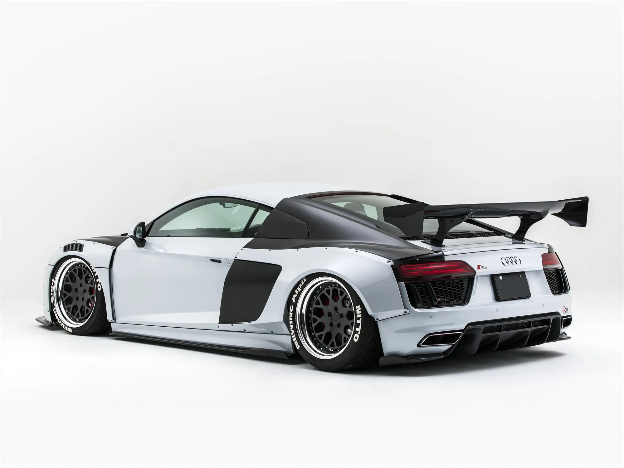 NEWING Bodi Kit for Audi R8-RSR Alpil new style