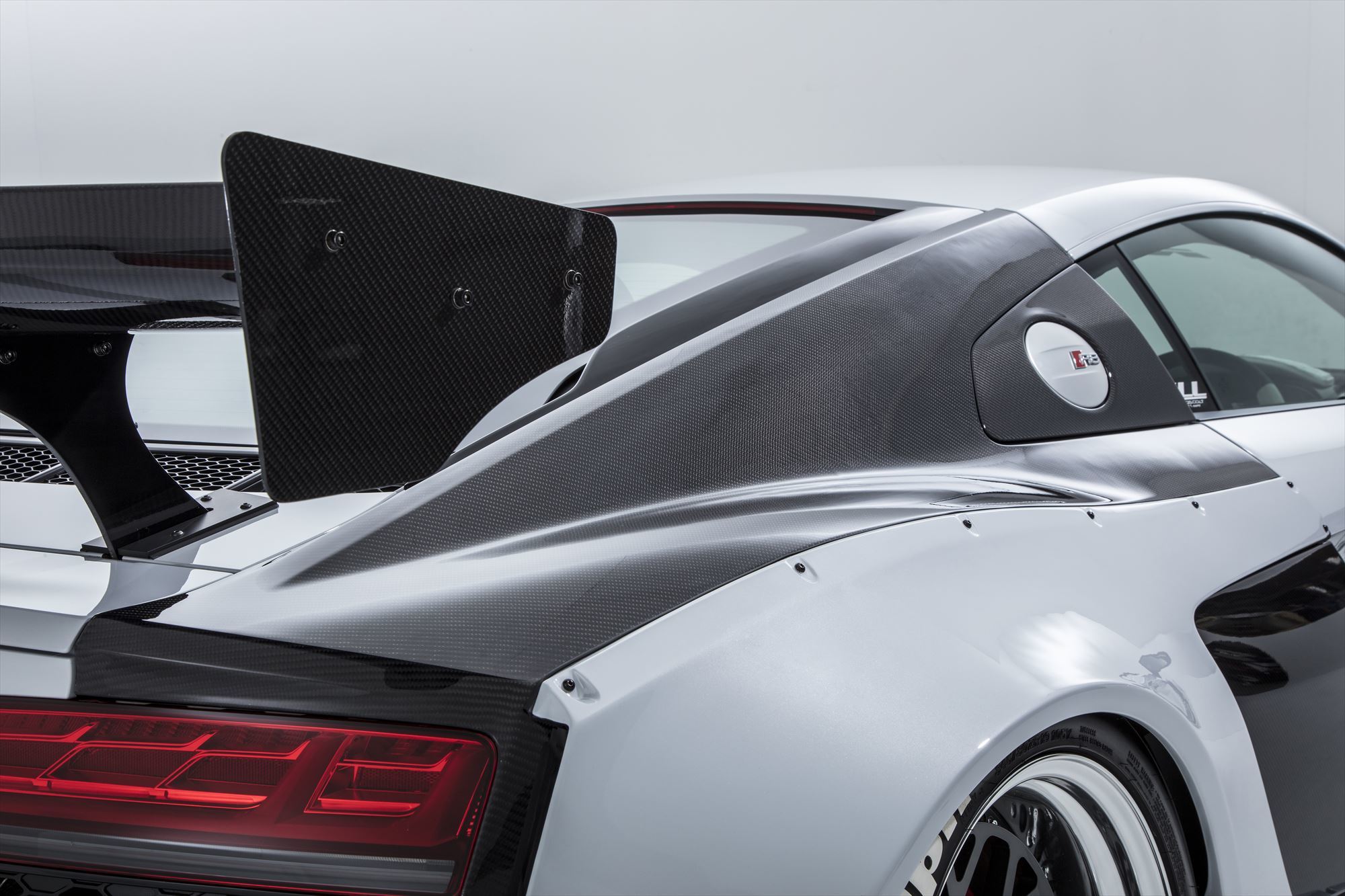 NEWING Bodi Kit for Audi R8-RSR Alpil carbon fiber