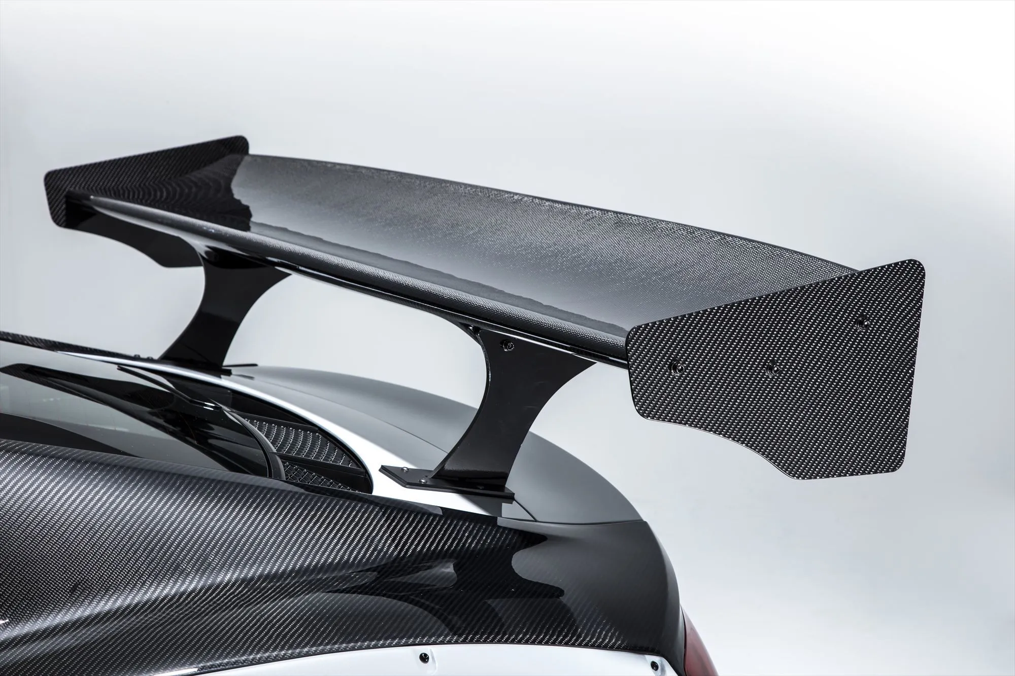 NEWING Bodi Kit for Audi R8-RSR Alpil carbon fiber