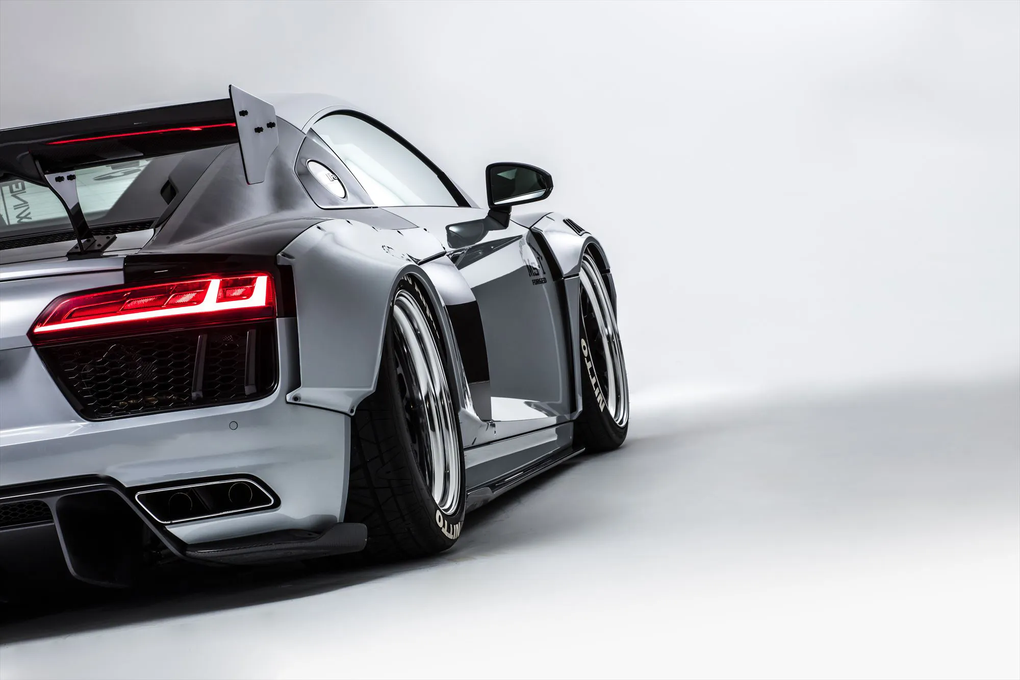 NEWING Bodi Kit for Audi R8-RSR Alpil new model