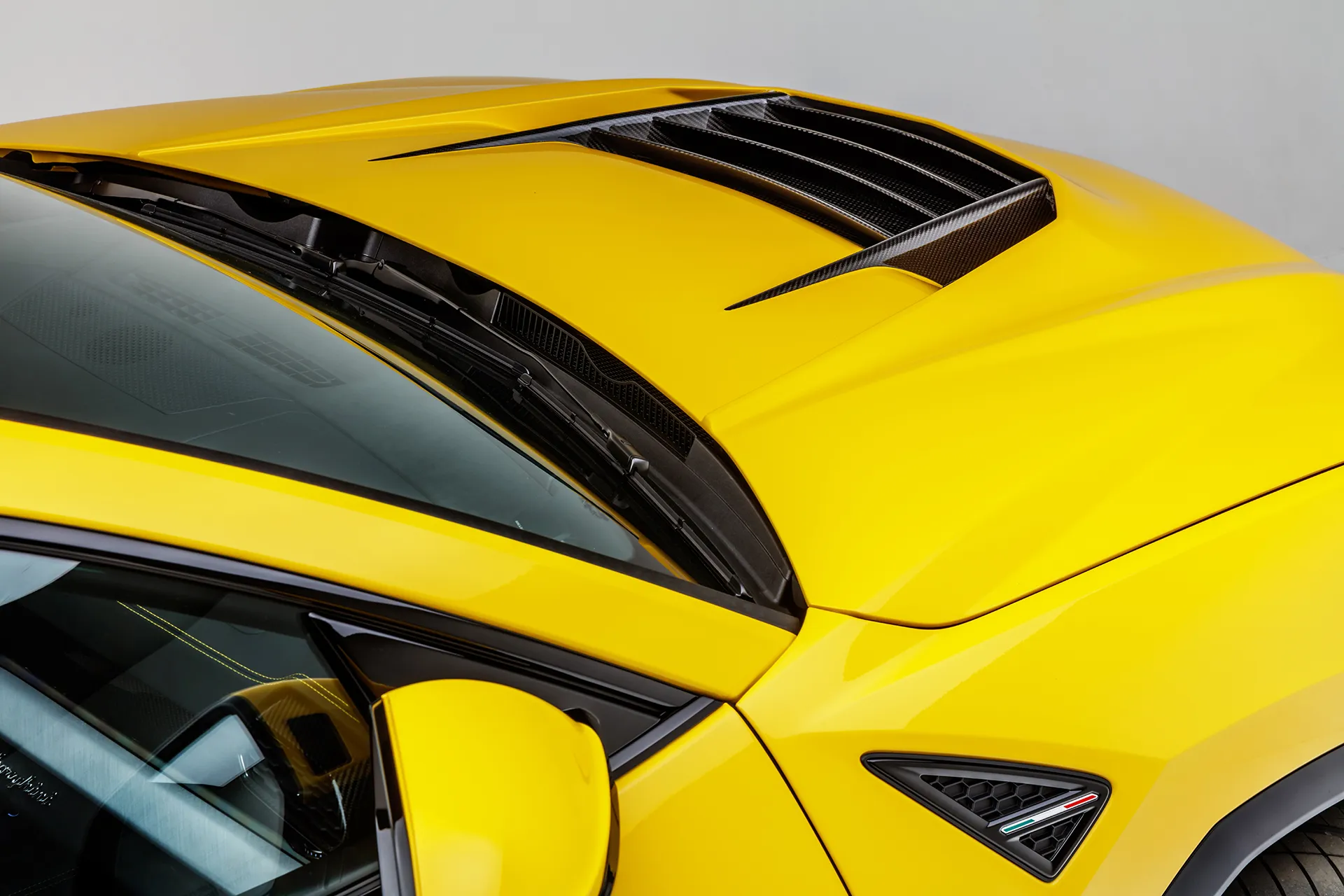 Vorsteiner Nero body kit for Lamborghini Urus carbon fiber