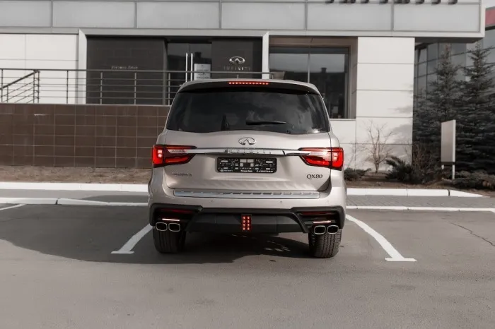 images-products-1-1253-232981733-Infiniti-QX80-Missuro-S-champagne-Chelyabinsk_07-700x466.jpg