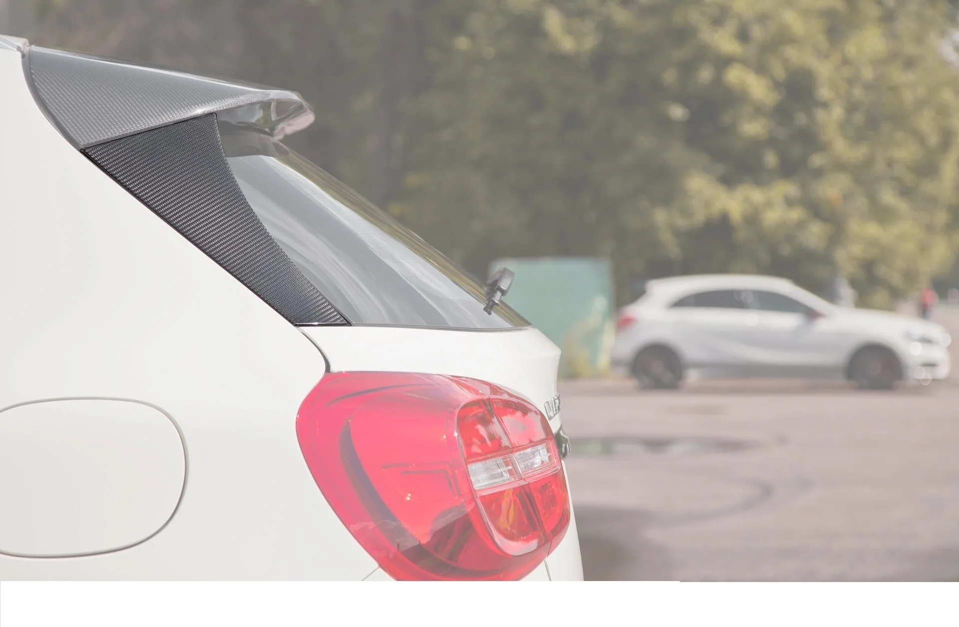 Hodoor Performance Carbon fiber struts on the rear window 45 AMG Style for Mercedes GLA-class X156