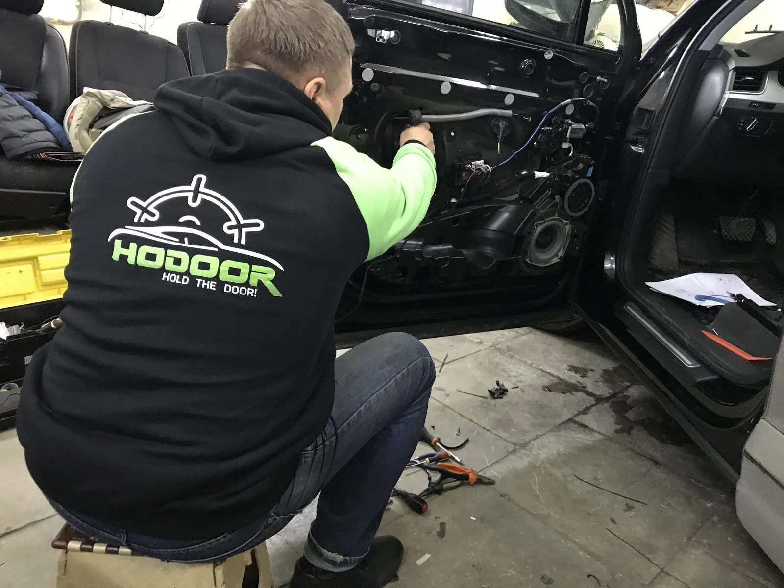 Universal car door closer HODOOR