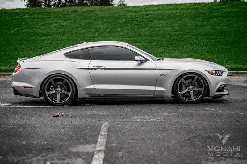 images-products-1-1687-232982167-Ford_Mustang_CV3R_c51c65e8-1047x698.jpg
