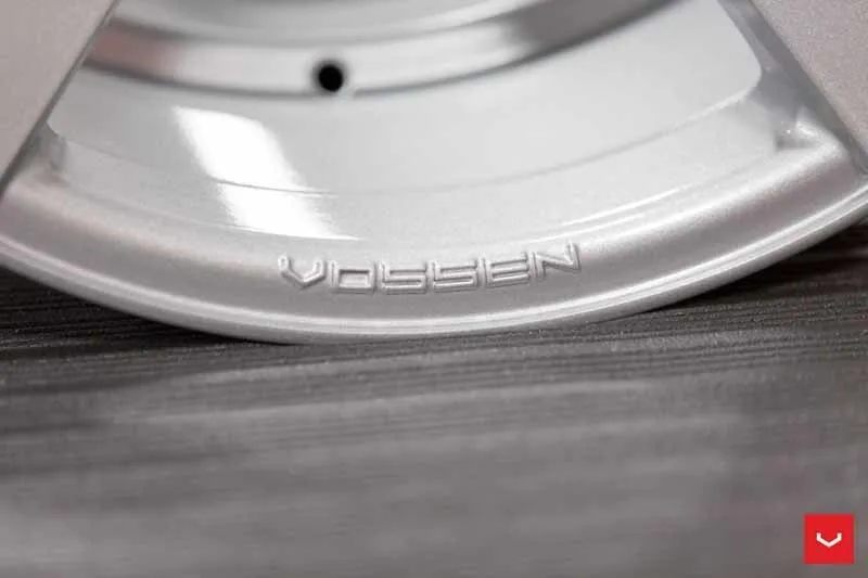 images-products-1-1729-232982209-Vossen-CV-Series-CV3R-Gloss-Silver-_-Vossen-Wheels-2018-1001-1047x698.jpg