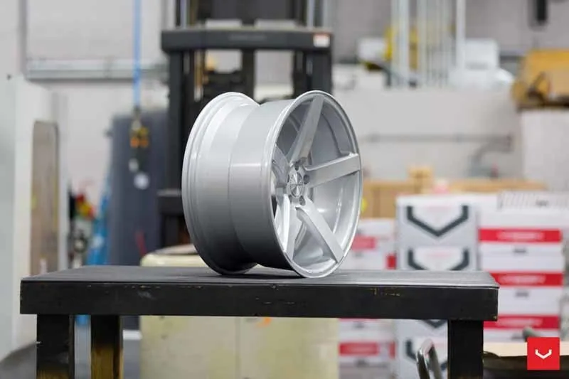 images-products-1-1733-232982213-Vossen-CV-Series-CV3R-Gloss-Silver-_-Vossen-Wheels-2018-1006-1047x698.jpg