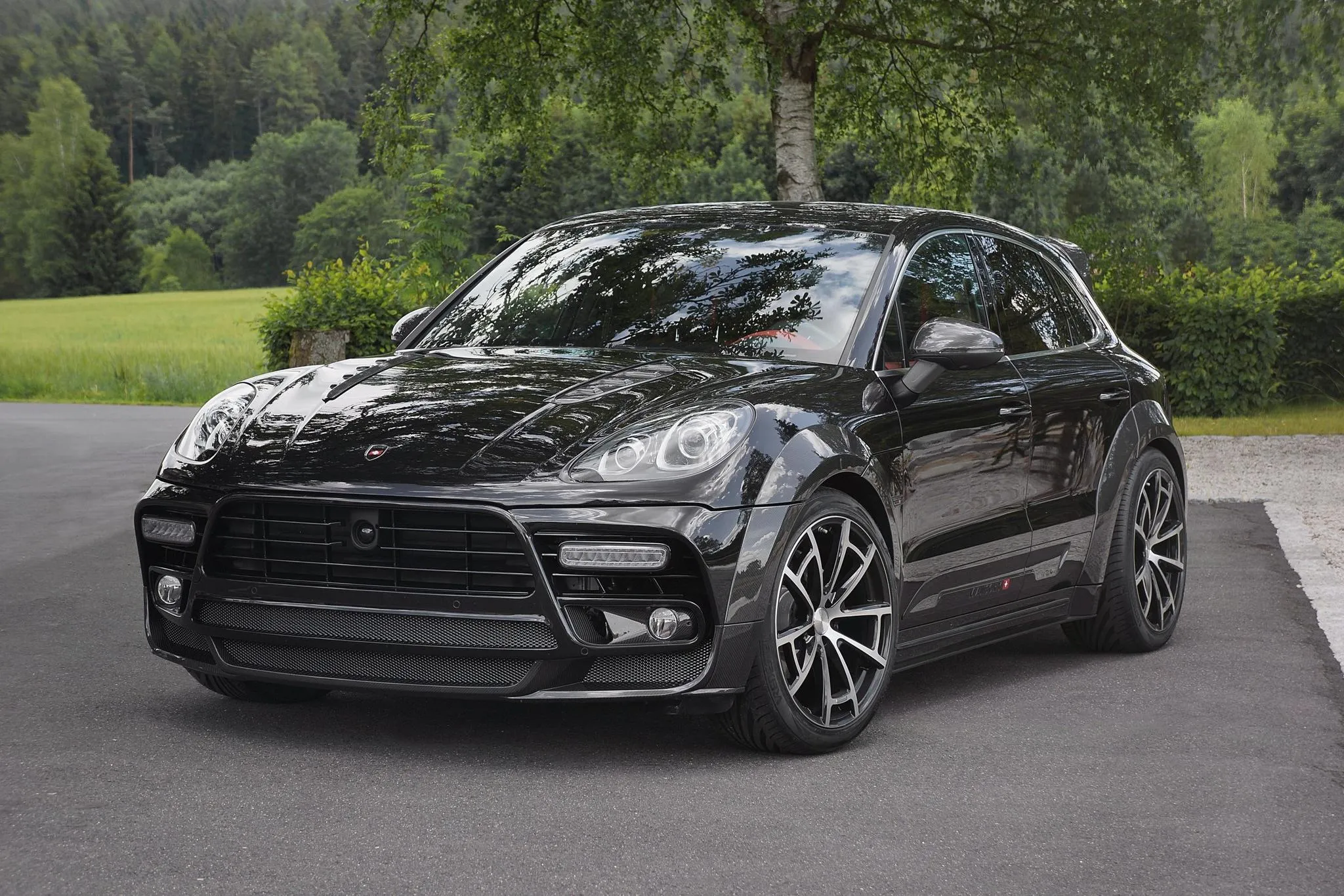Mansory body kit for Porsche Macan carbon