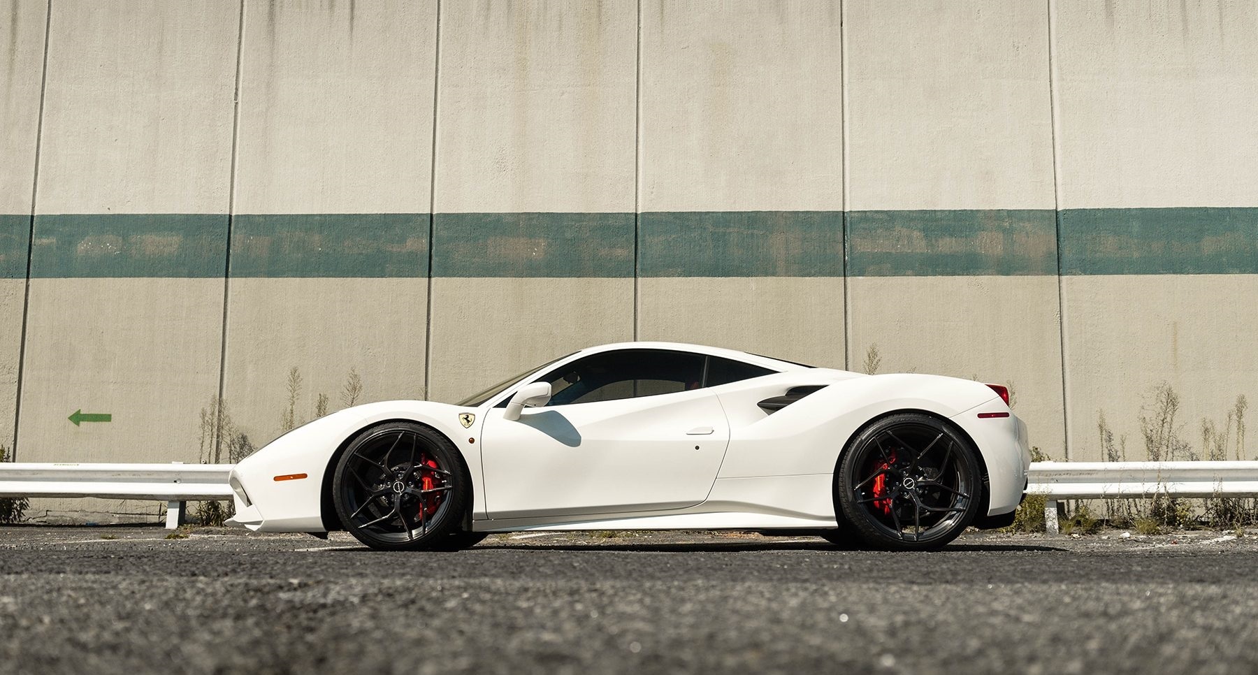 Ferrari 488 белая