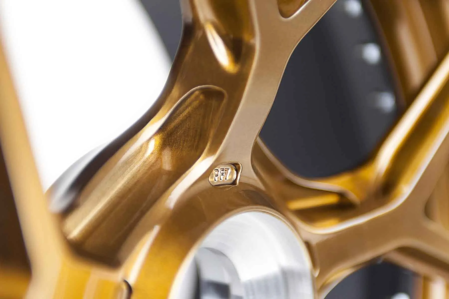 images-products-1-1814-232974102-brixton-forged-pf7-porsche-991-gt3-brushed-olympic-bronze-gloss-center-lock-04-1800x1200.jpg