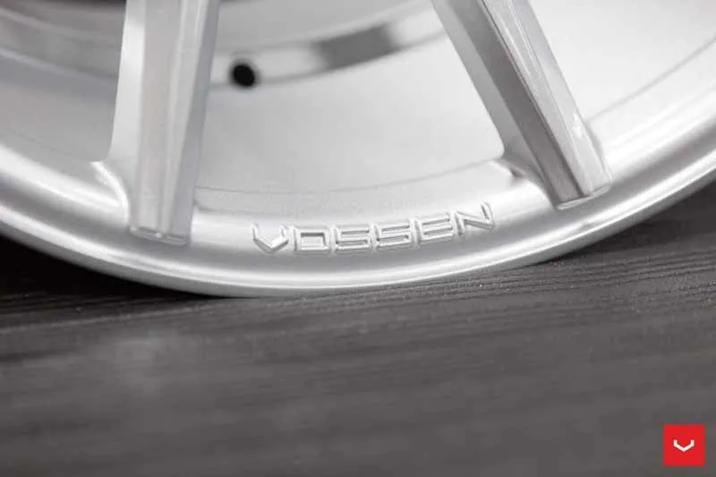 images-products-1-1816-232982296-Vossen-CV-Series-CVT-Gloss-Silver-_-Vossen-Wheels-2018-1001-1047x698.jpg