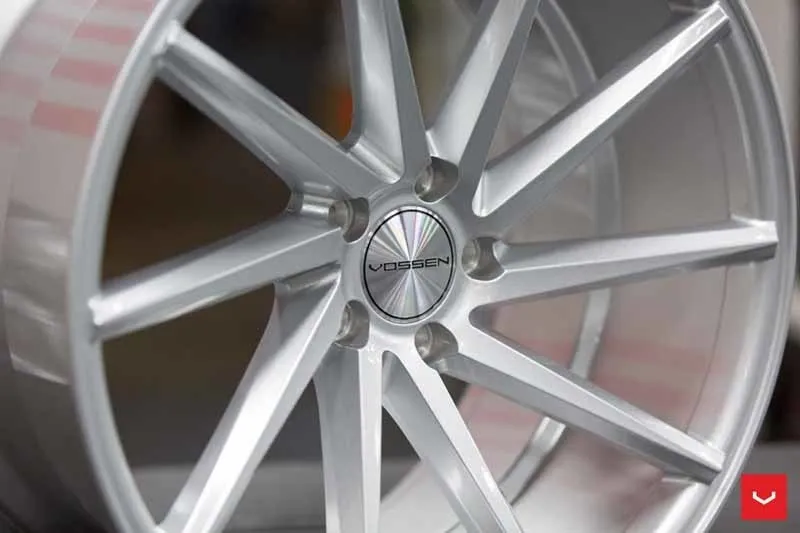 images-products-1-1818-232982298-Vossen-CV-Series-CVT-Gloss-Silver-_-Vossen-Wheels-2018-1004-1047x698.jpg