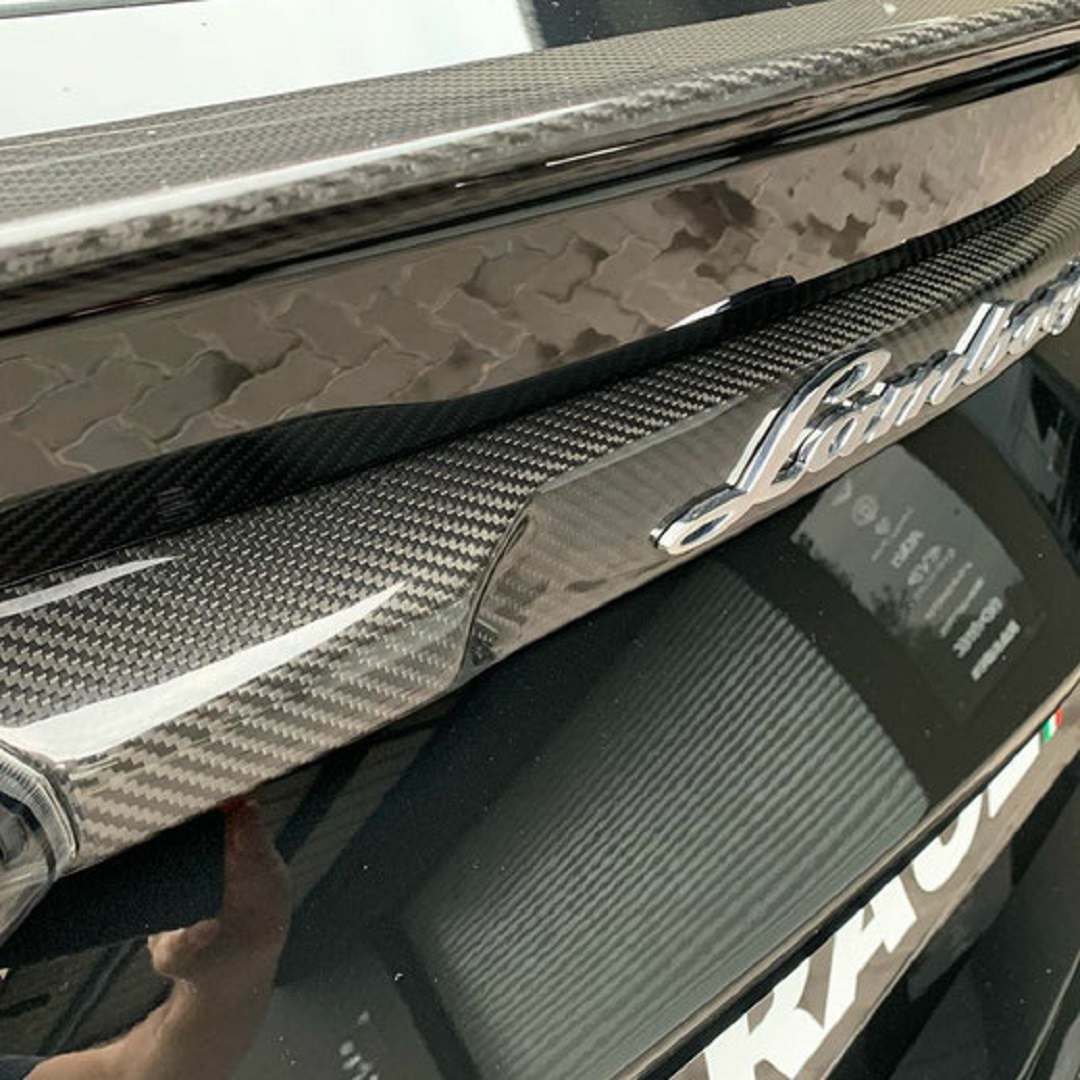 Hodoor Performance Carbon fiber trunk inserts for Lamborghini Urus
