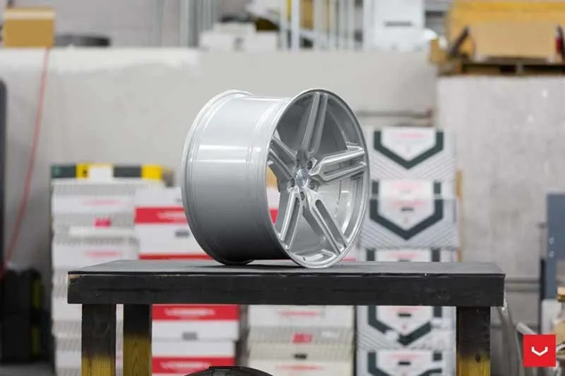 images-products-1-1904-232982384-Vossen-HF-1-Wheel-C33-Gloss-Silver-Hybrid-Forged-Series-_-Vossen-Wheels-2018-1028-1047x698.jpg