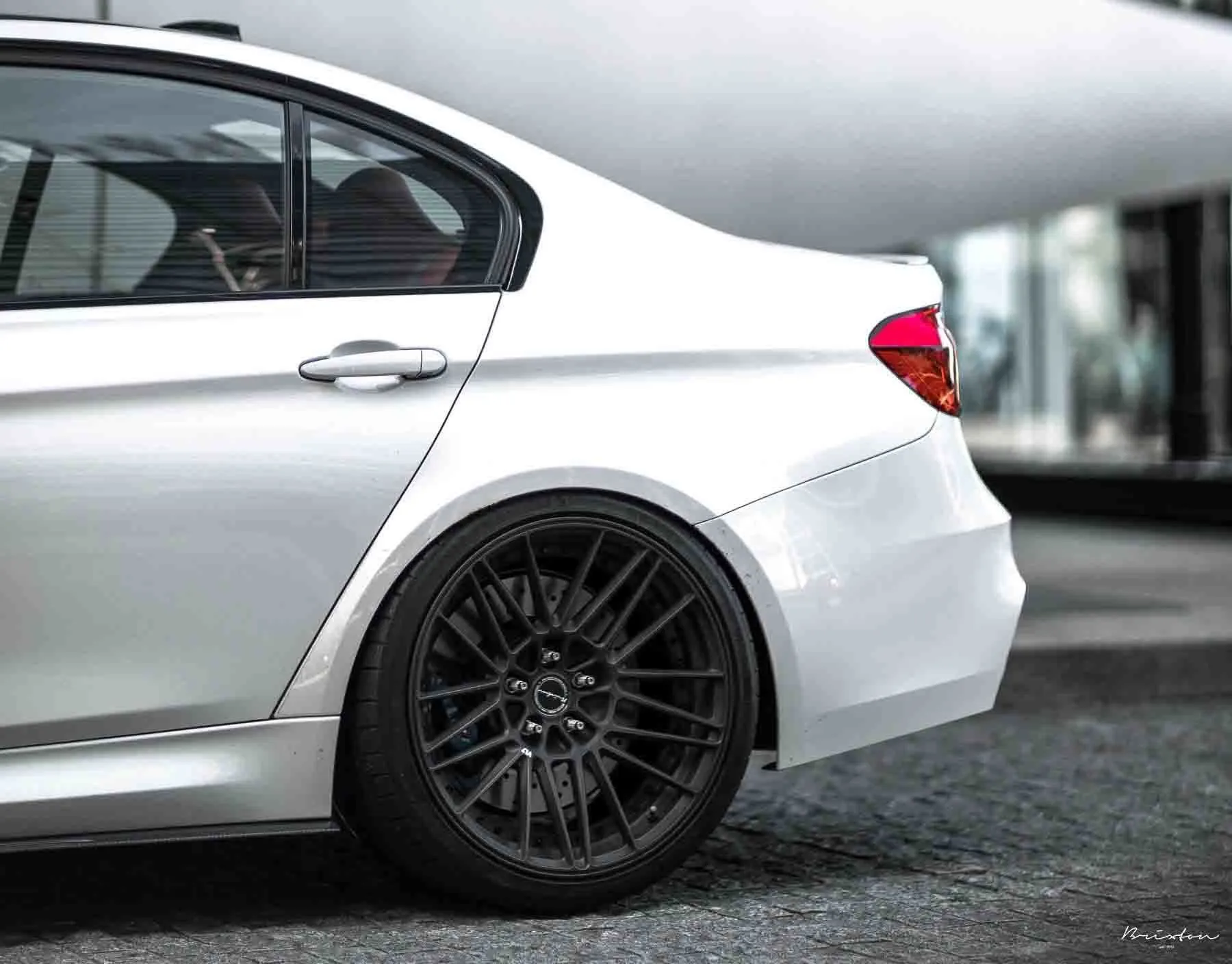 images-products-1-1999-232974287-mineral-white-bmw-f80-m3-brixton-forged-vl7-duo-series-brushed-smoke-black-03-1800x1408.jpg