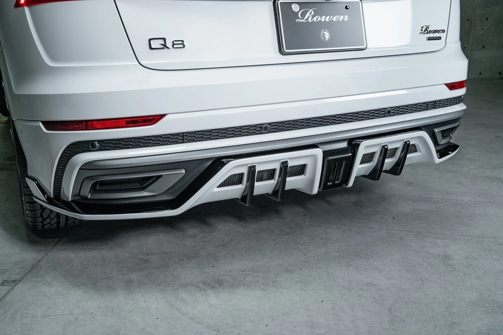 Rowen body kit  Rear Under Diffuser for AUDI Q8 55TFSI quattro S Line new model