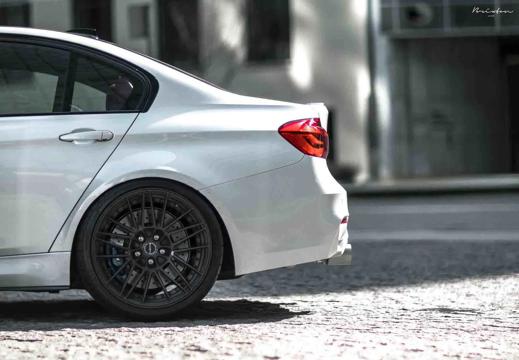 images-products-1-2017-232974305-mineral-white-bmw-f80-m3-brixton-forged-vl7-duo-series-brushed-smoke-black-06-1800x1248.jpg