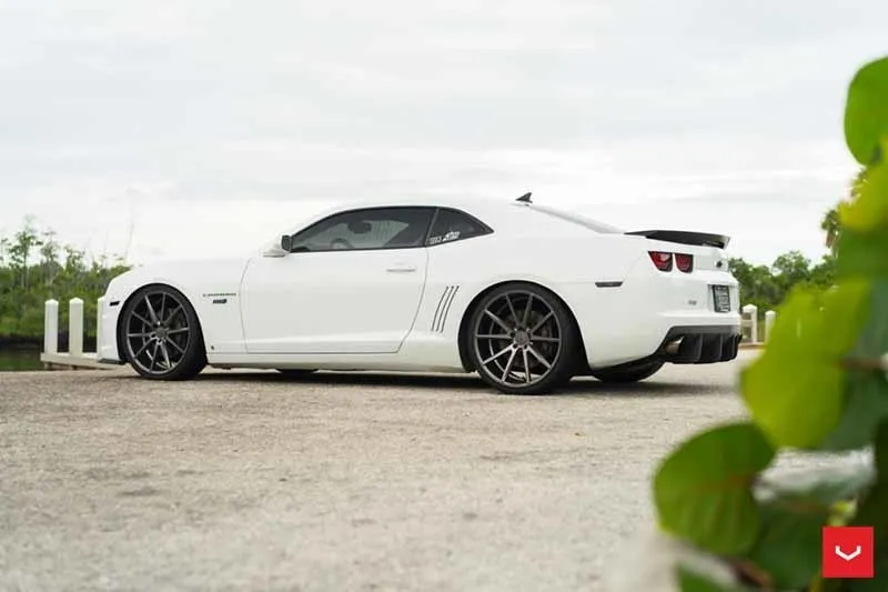 images-products-1-2039-232982519-Chevrolet_Camaro-SS_VFS1_69ad08a6-1047x698.jpg
