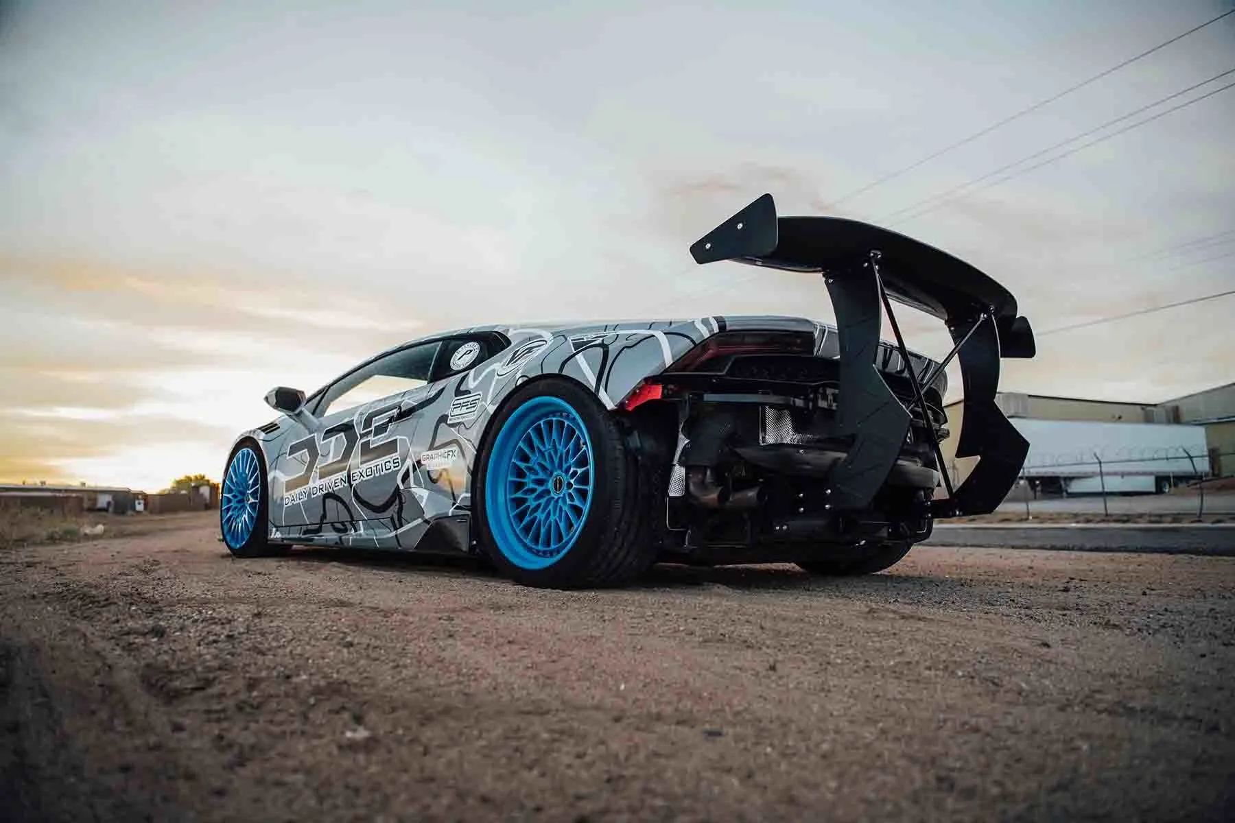 images-products-1-2144-232974432-brixton-forged-hs1-daily-driven-exotics-grey-lamborghini-huracan-blue-wheels-min.jpg