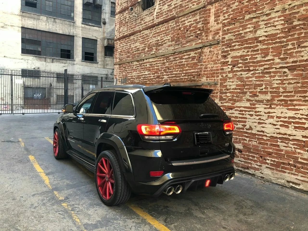 Check price and buy Renegade Design body kit for Jeep Grand Cherokee WK2 Tyrannos V1