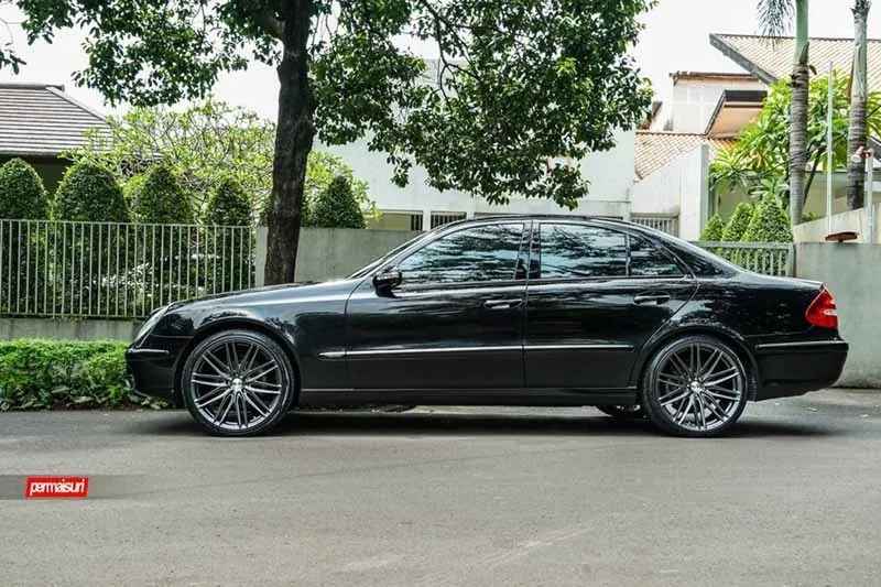 images-products-1-2252-232982732-Mercedes-Benz_E-Class_VFS4_c3a53ed2-1047x698.jpg