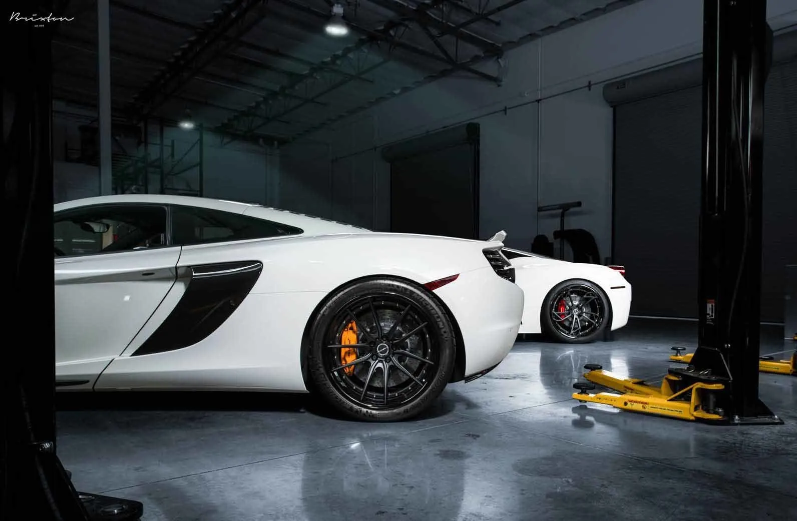 images-products-1-2297-232974585-white-ferrari-458-brixton-forged-pf1-white-mclaren-650s-brixton-forged-m53-satin-black-18-1-1800.jpg