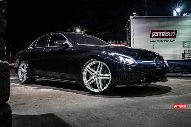 images-products-1-2319-232982799-Mercedes-Benz_C-Class_VFS5_121e52fc-1047x698.jpg