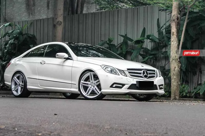 images-products-1-2321-232982801-Mercedes-Benz_E-Class_VFS5_00840a49-1047x698.jpg