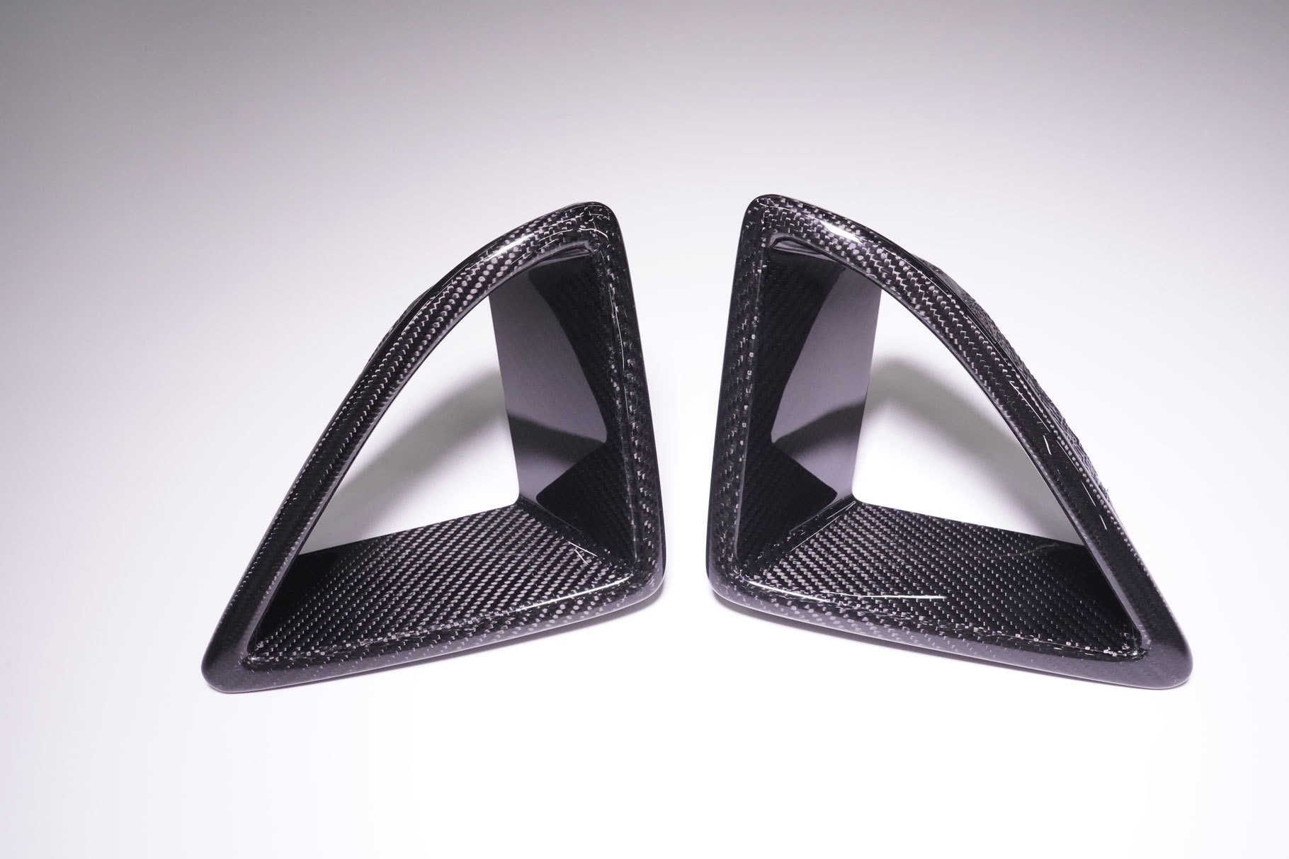 Hodoor Performance Carbon fiber front inserts for BMW 8