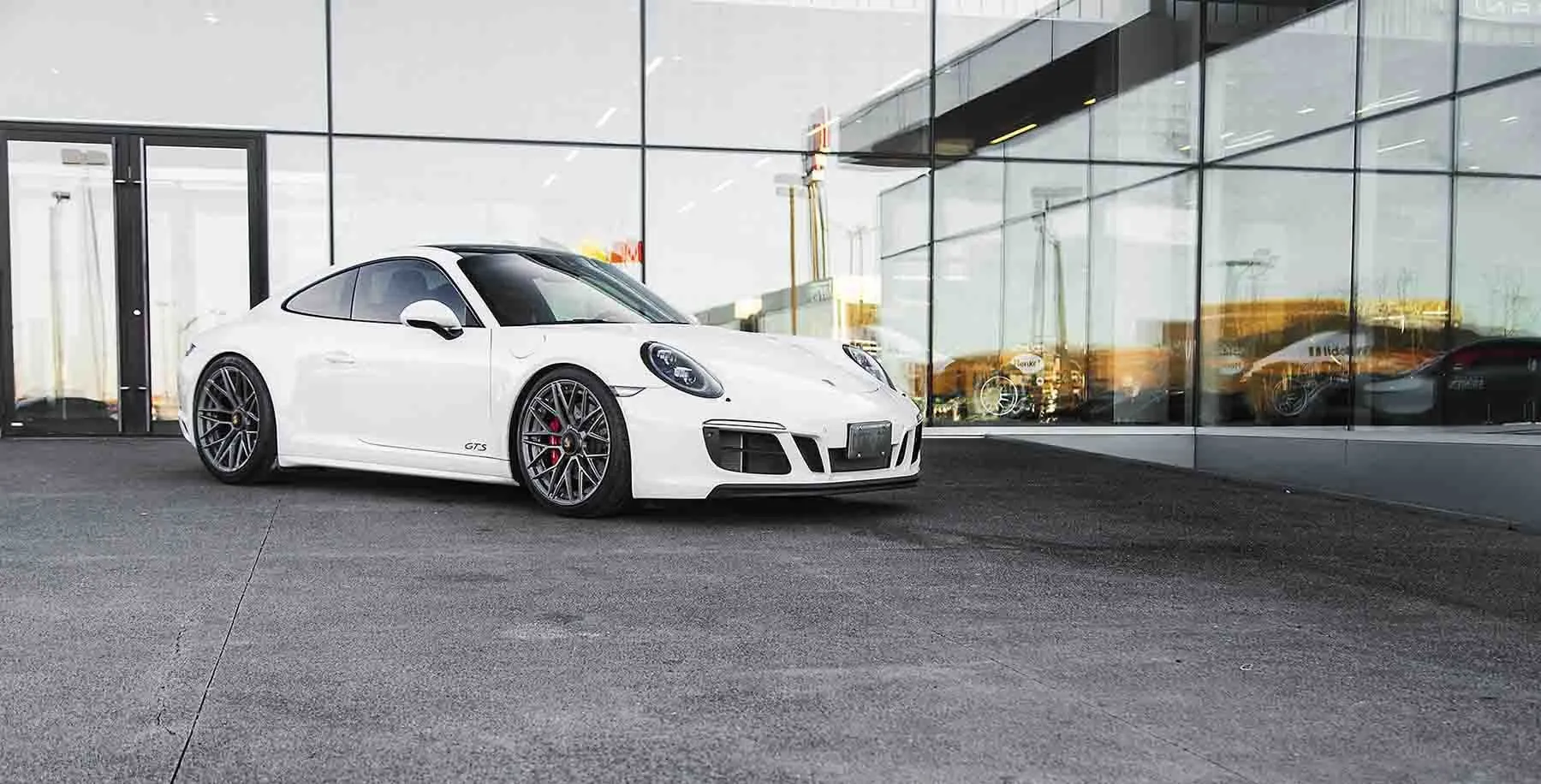 images-products-1-2354-232974642-white-porsche-991-gts-brixton-forged-cm10-targa-series-center-lock-20-kingsport-grey-02-1800x120.jpg