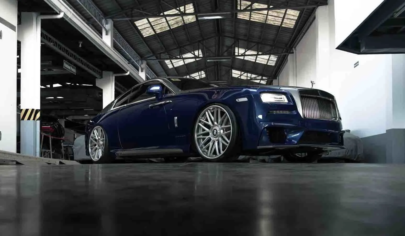 images-products-1-2365-232974653-brixton-forged-rolls-royce-wraith-brixton-forged-cm10-24-inch-brushed-silver-10-1800x1194.jpg
