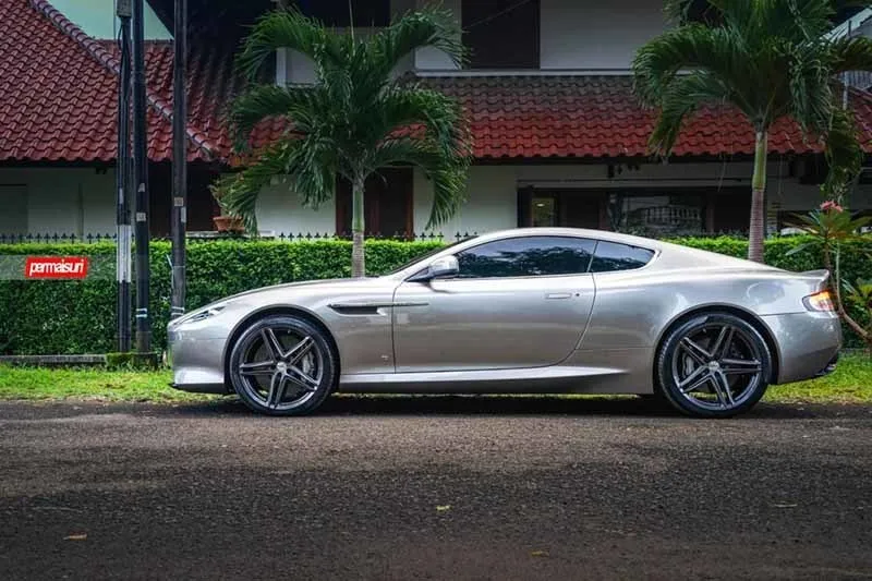 images-products-1-2386-232982866-Aston-Martin_DB9_VFS5_223104ab-1047x698.jpg