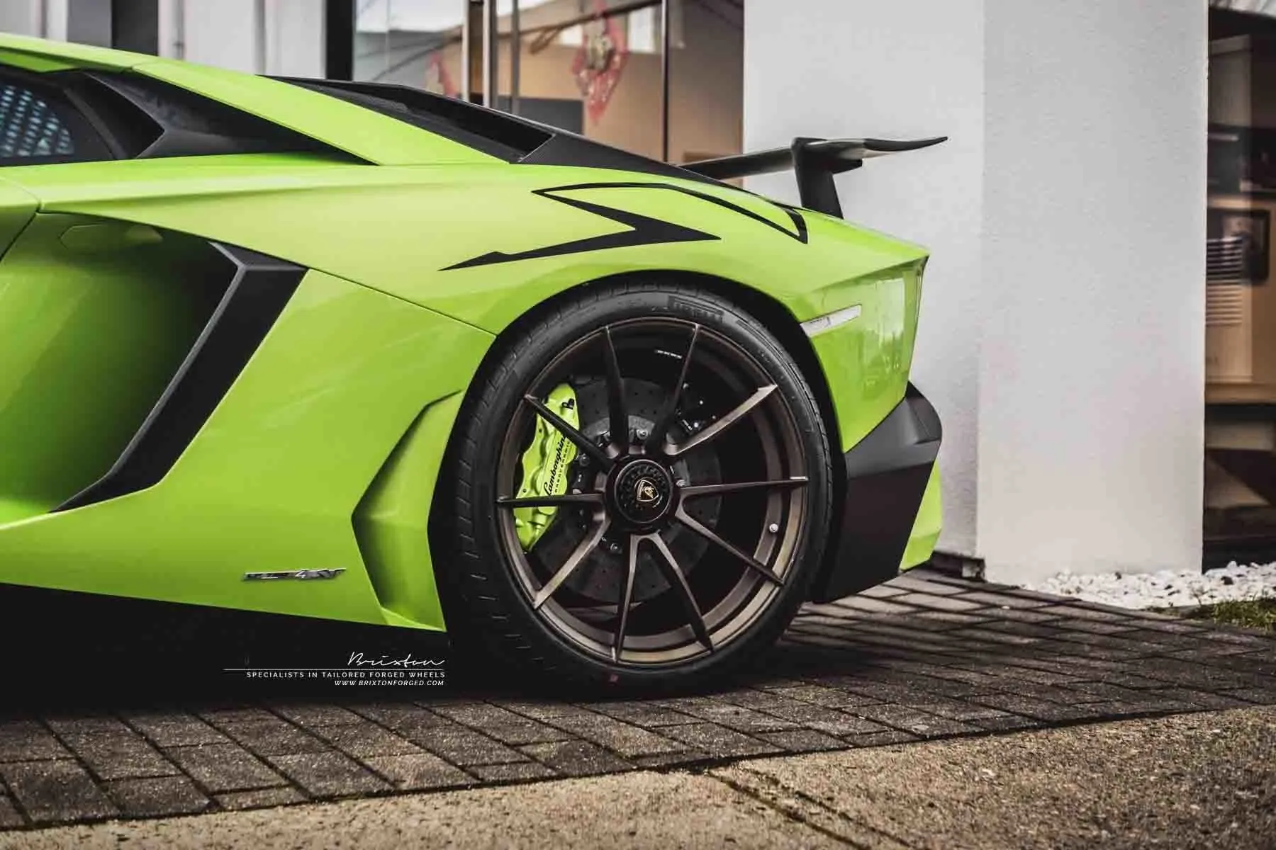 images-products-1-2387-232974675-verde-scandal-lamborghini-aventador-sv-lp750-4-brixton-forged-wheels-wr3-ultrasport-fine-texture.jpg