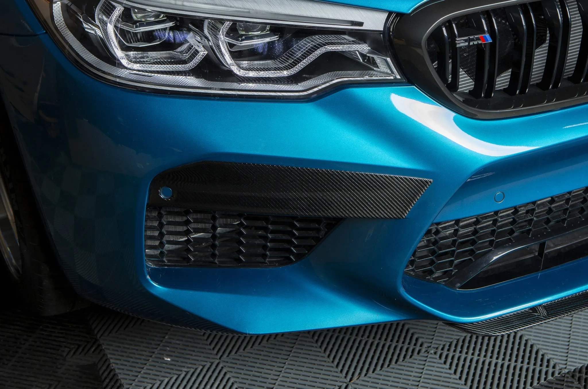 Sterckenn Carbon Fiber bumper inserts for BMW M5 F90 new model