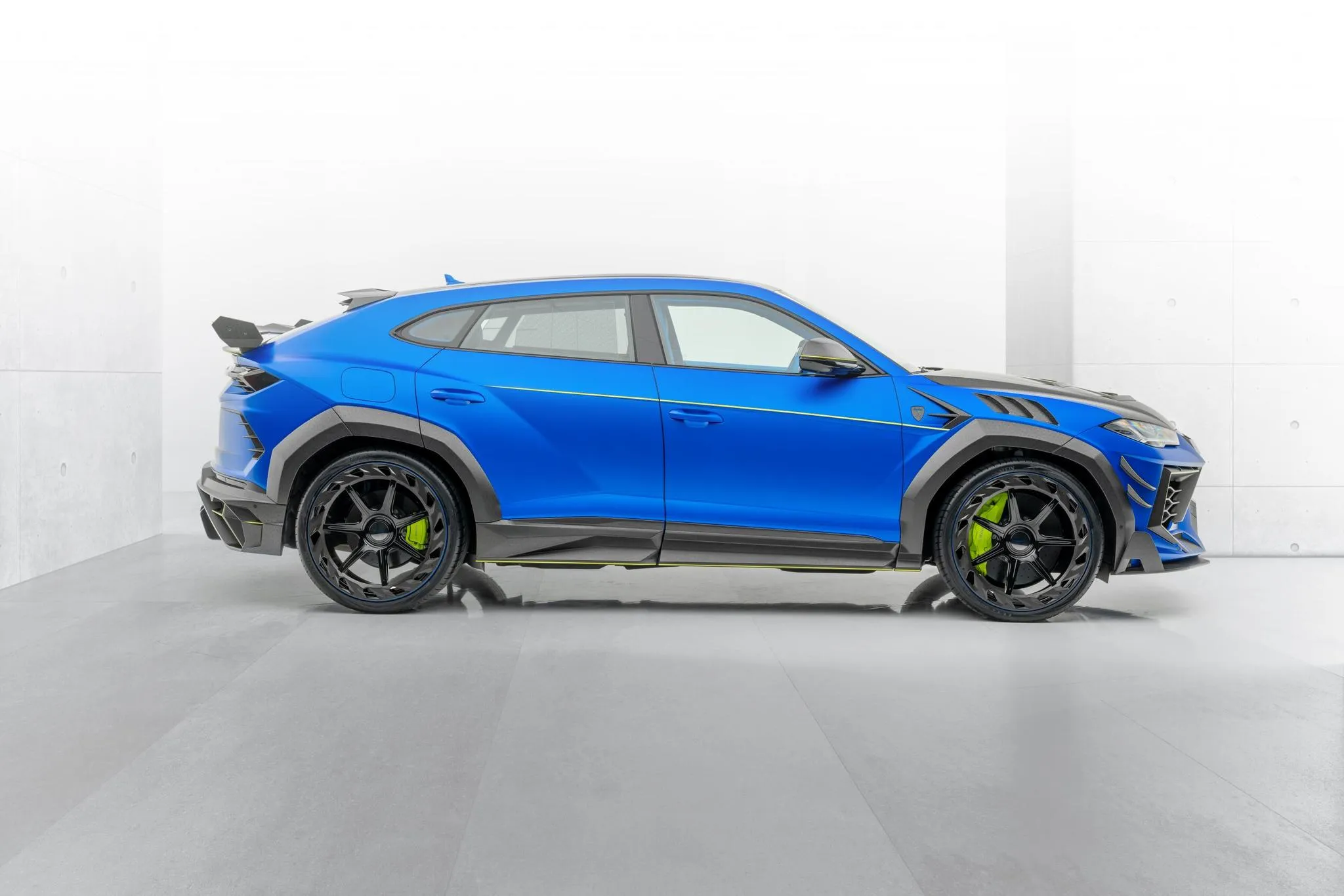 Mansory body kit for Lamborghini Urus carbon