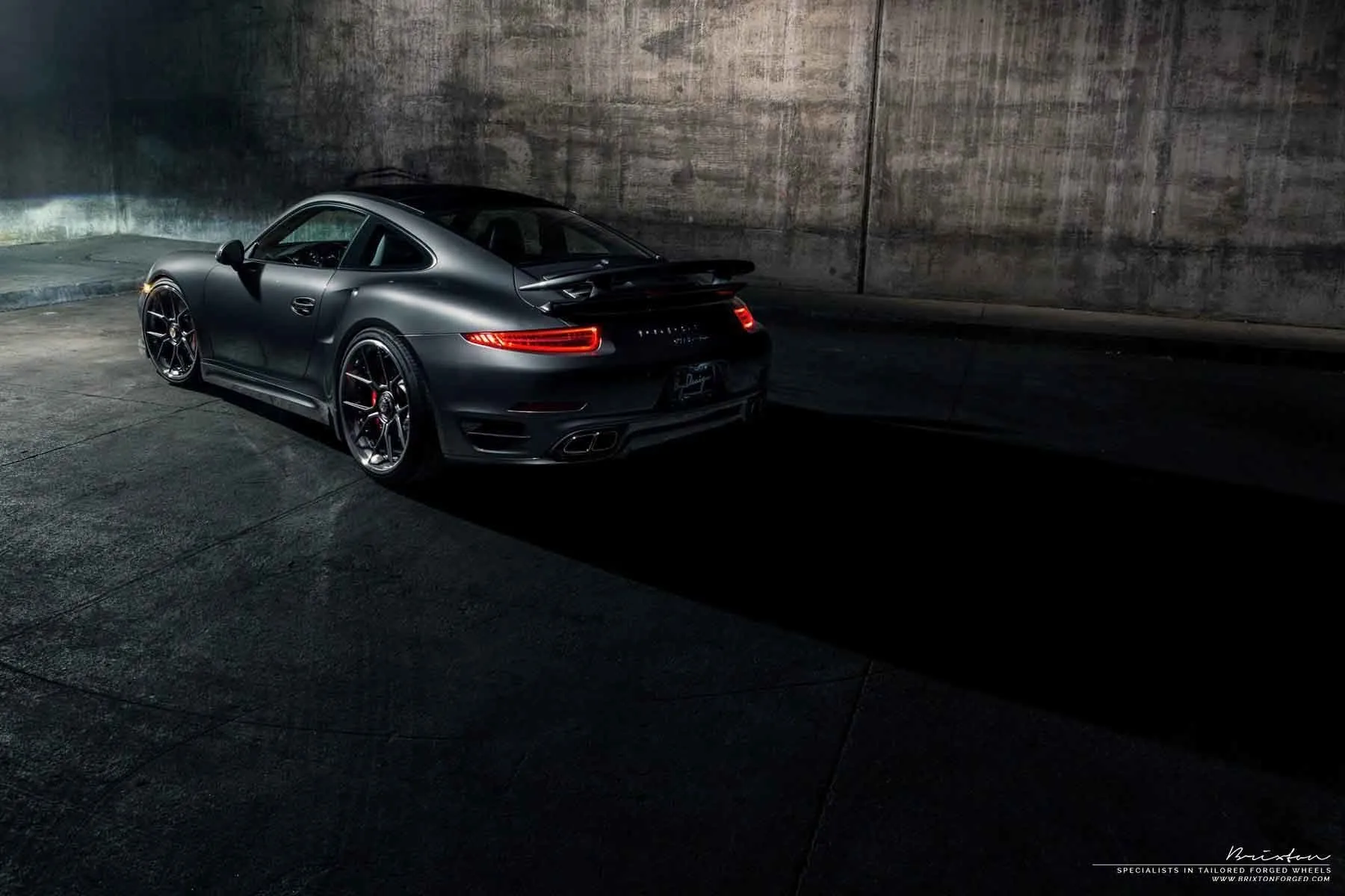 images-products-1-2516-232974804-brixton-forged-wheels-grey-porsche-991-turbo-s-911-brixton-forged-m53-targa-series-center-lock-3.jpg