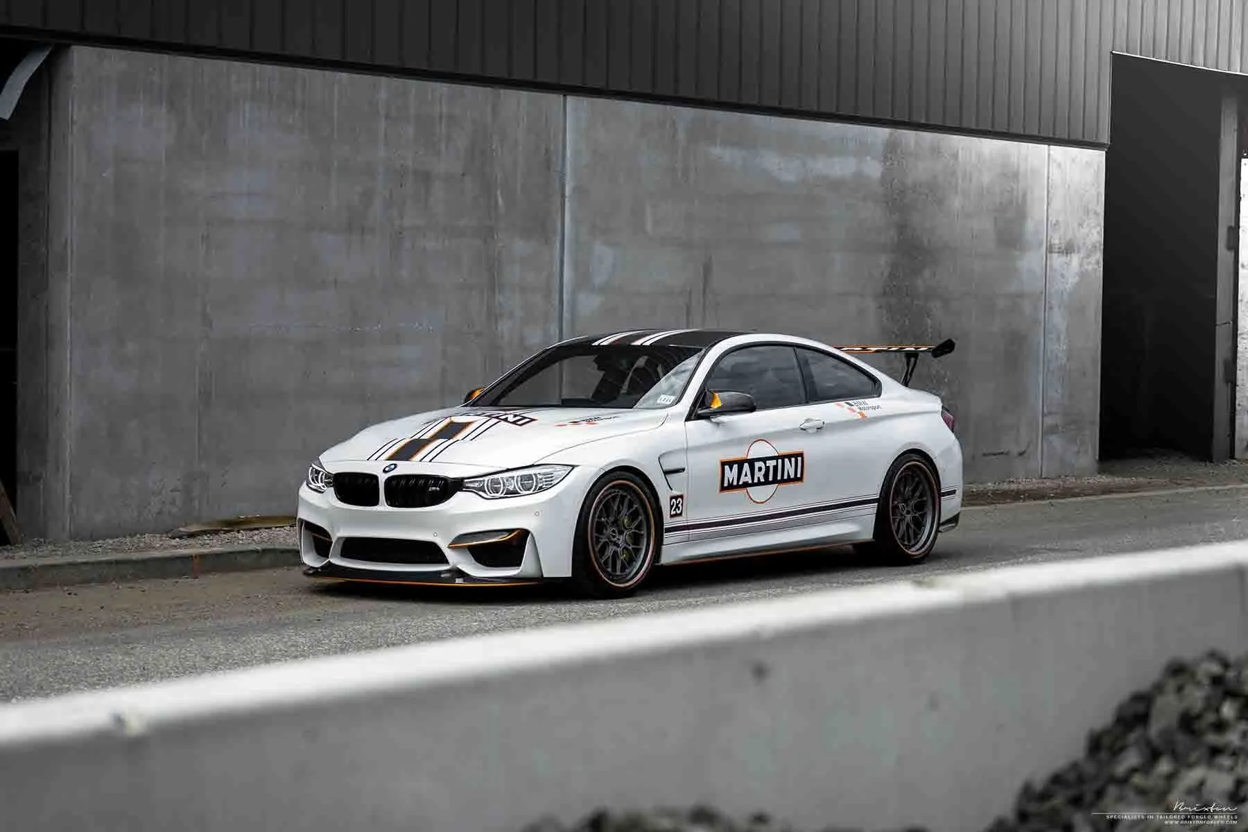 images-products-1-2714-232975002-white-bmw-m4-gts-martini-brixton-forged-cm16-wheels-cm16-circuit-series-kingsport-grey-concave-o.jpg