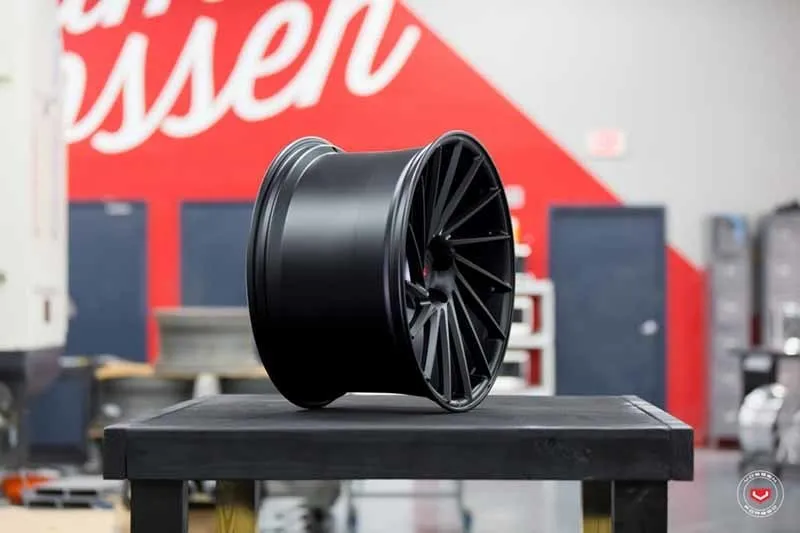 Vossen VPS 305T forged wheel — concave face detail