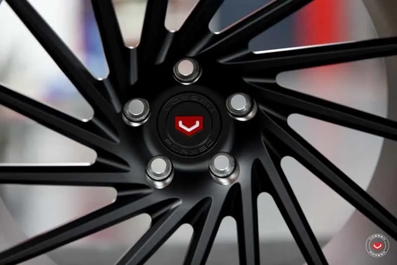 Vossen VPS 305T forged wheel — finish detail