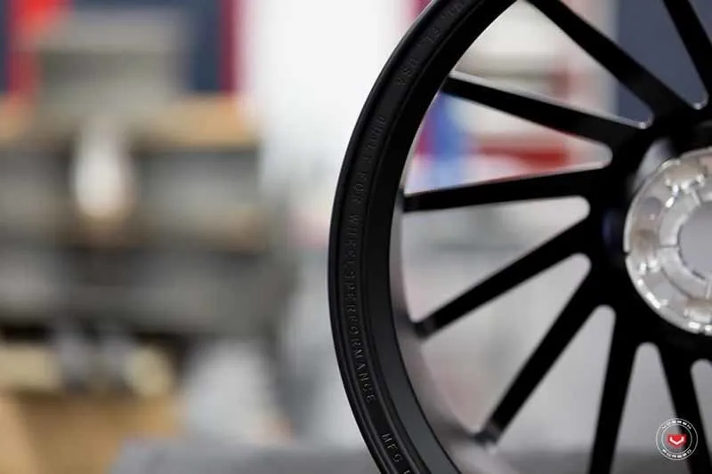Vossen VPS 305T forged wheel — front view