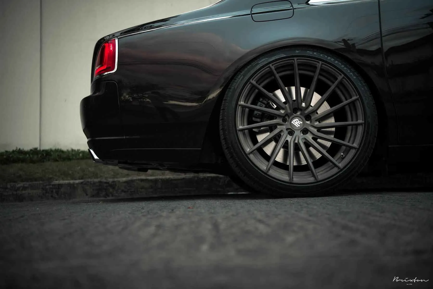 images-products-1-2908-232975196-black-rolls-royce-ghost-brixton-forged-r15-ultrasport-brushed-double-tint-satin-concave-forged-w.jpg