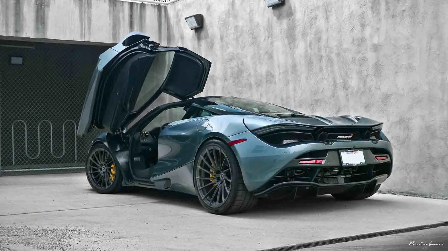 images-products-1-2923-232975211-polaris-blue-mclaren-720s-performance-brixton-forged-wheels-r15-ultrasport-1-piece-concave-brush.jpg