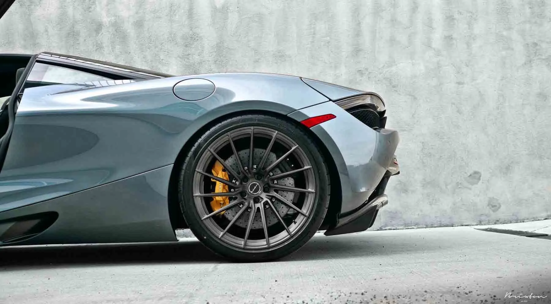 images-products-1-2925-232975213-polaris-blue-mclaren-720s-performance-brixton-forged-wheels-r15-ultrasport-1-piece-concave-brush.jpg