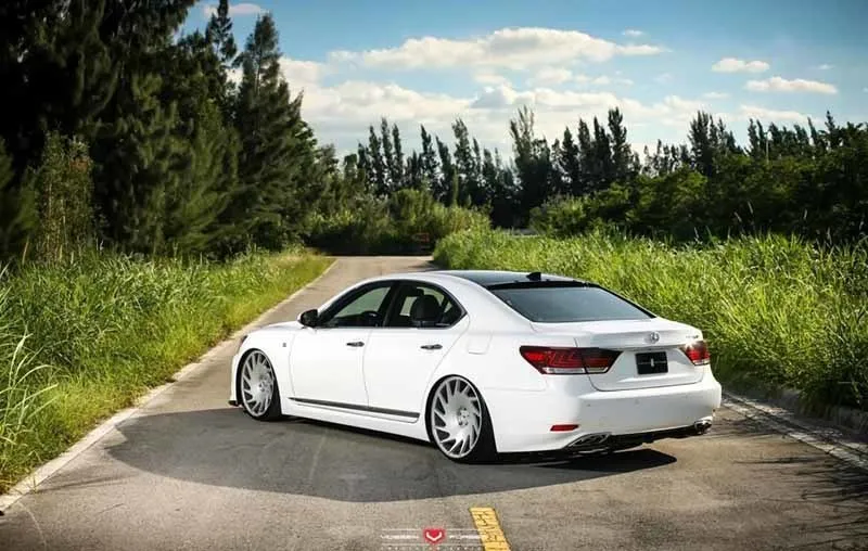 images-products-1-3075-232983555-lexus_ls_vps-313_a1f.jpg