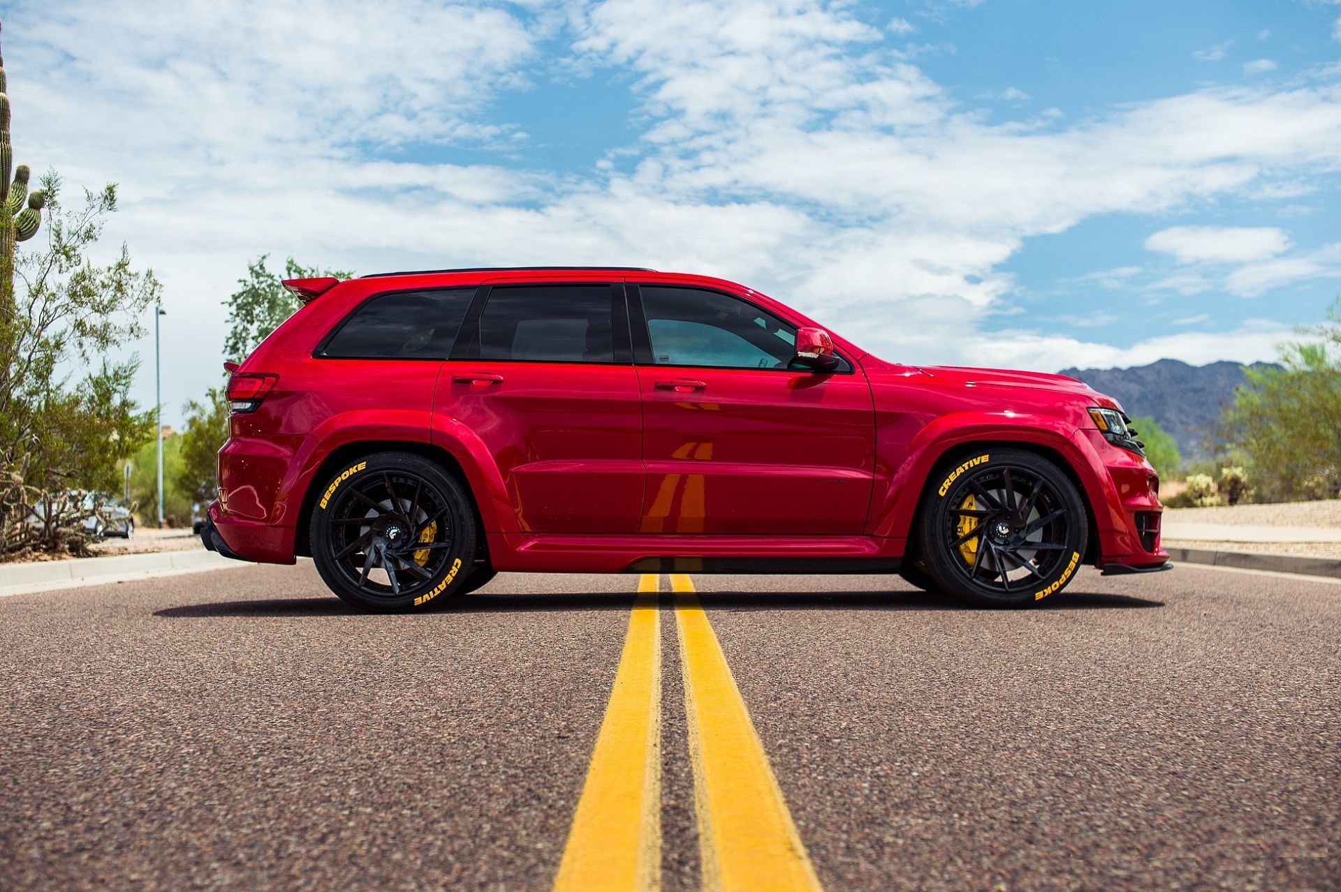 Jeep Grand Cherokee srt8 красный черный