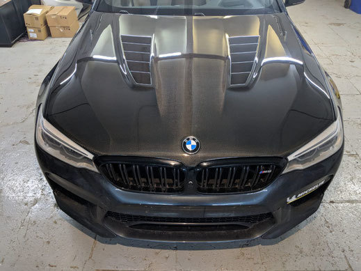 Hodoor Performance Carbon fiber hood with gills for BMW M5 F90