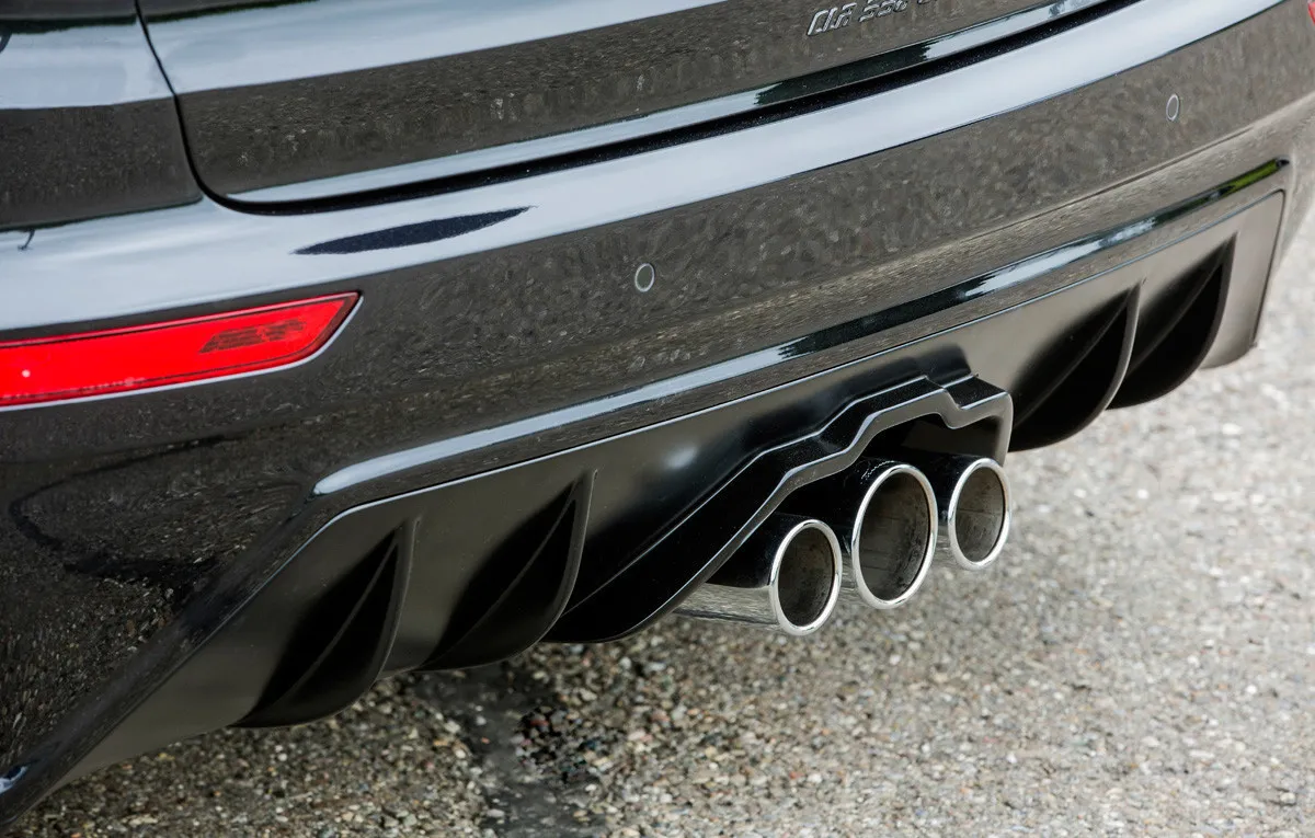 LUMMA CLR 558 GT-R BASED BODY KIT FOR PORSCHE CAYENNE 2015