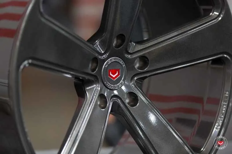 images-products-1-3499-232983979-Vossen-Forged-CG-210-Wheel-C29-Gloss-Charcoal-CG-Series-_-Vossen-Wheels-2018-1006-1047x698.jpg