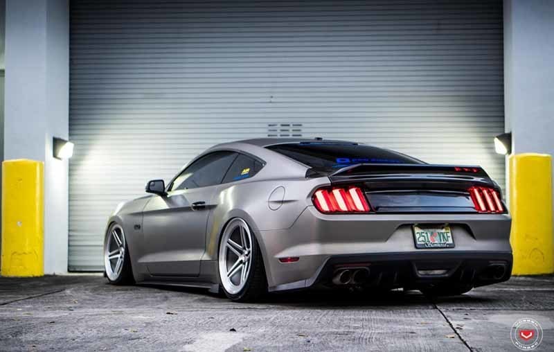 images-products-1-3553-232984033-ford_mustang_lc-102_3ba71b2b.jpg